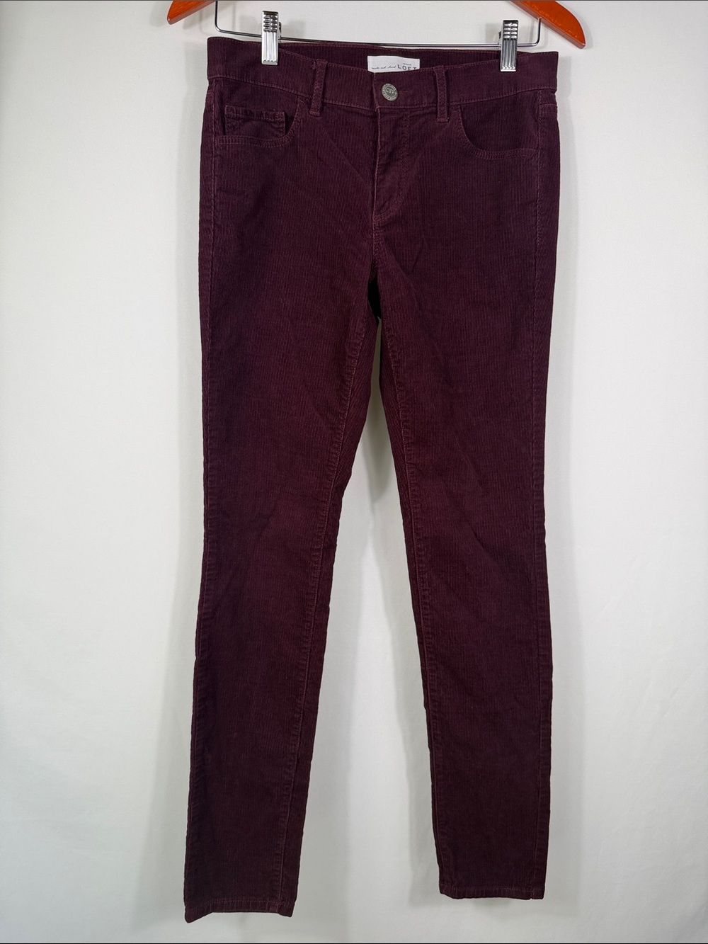LOFT Modern Skinny Corduroy Pants in Burgundy. Womens Size 2.